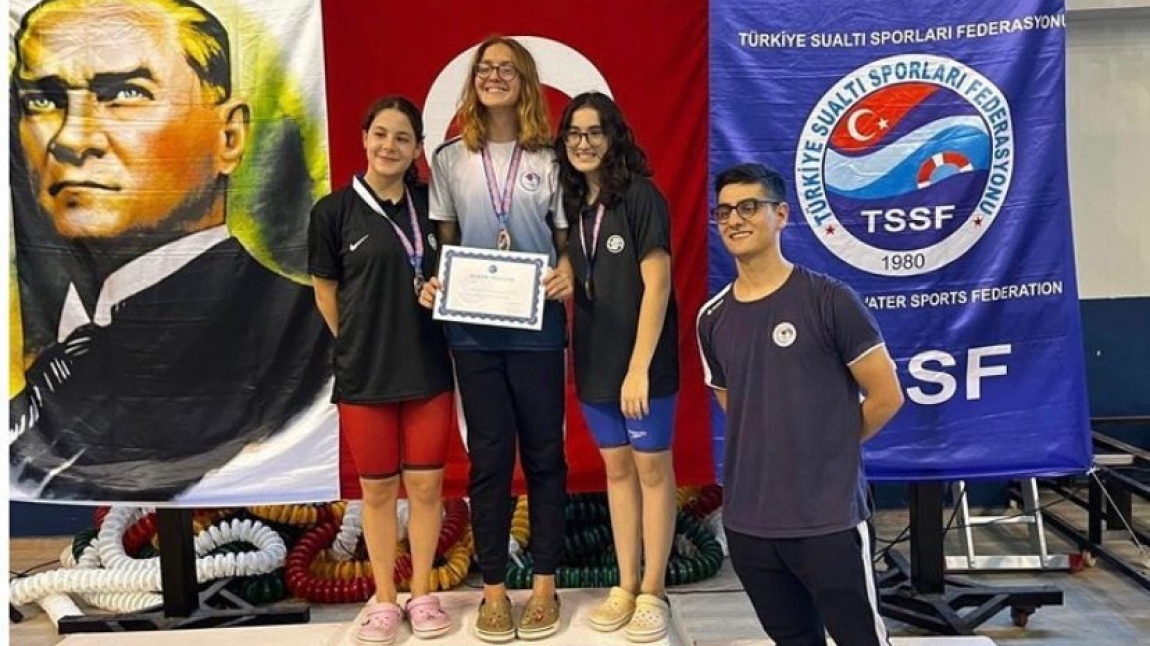 Paletli Yüzme Kulüpler Türkiye Şampiyonası’nda, Öğrencimiz Masal Özgü Koyuncu’dan rekor